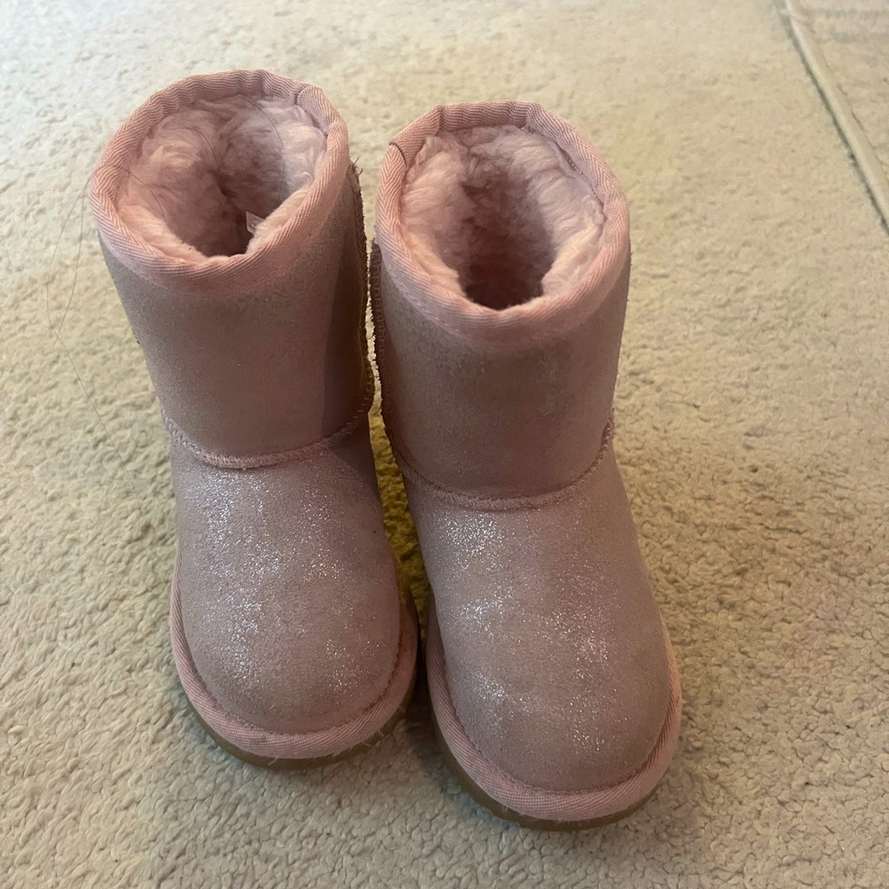 Toddler UGGS size 9